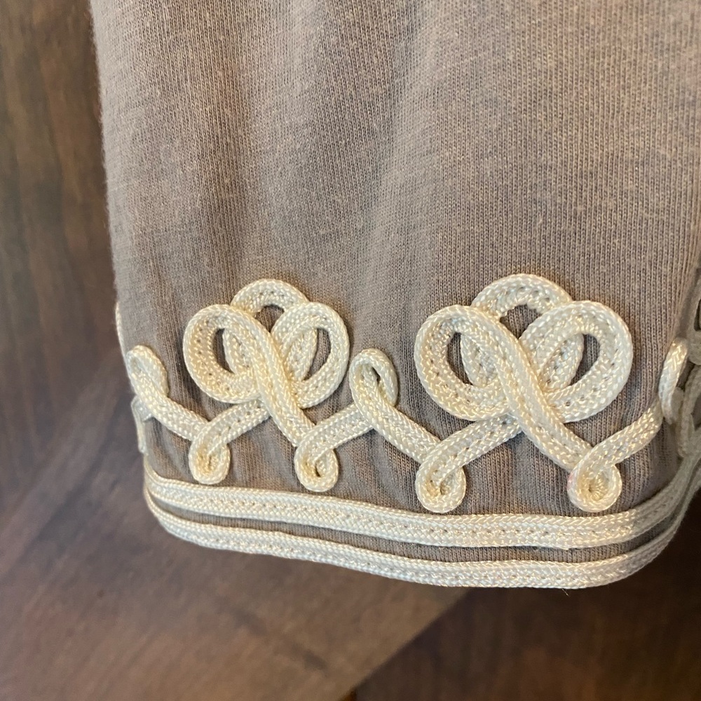 Gray tunic with beautiful details - Picture 4 of 6